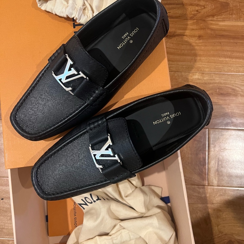 New LV logo Louis Vuitton  leather 👞 Loafers it”s comes with box US size 8